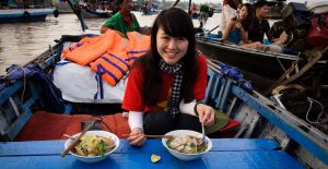 Tour chợ nổi đi bằng xuồng máy