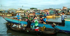 Tour chợ nổi đi bằng xuồng máy